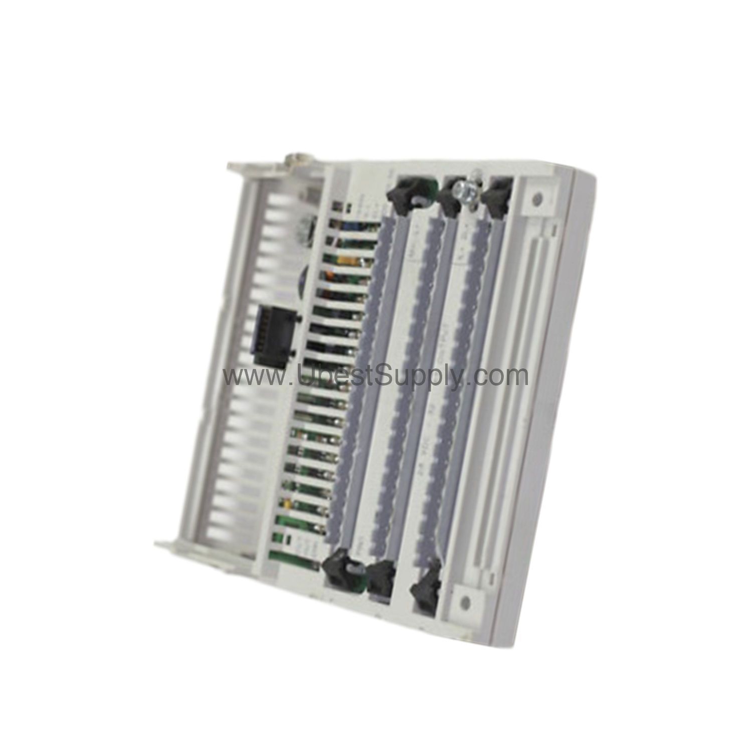 Figure 2: Technical layout and connection details for the Schneider 170ADO35000 industrial automation component.